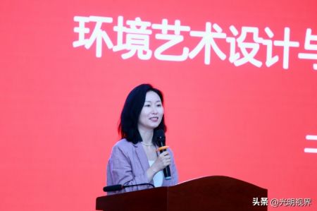 企业导师代表王涵茹发言。石光明/摄
