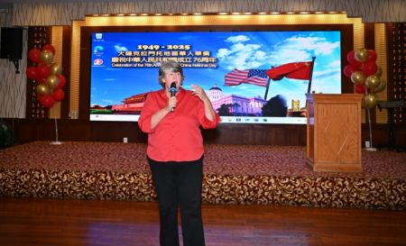 福森（Folsom）市市长Sarah Aquino女士发言