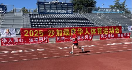 张卫在3000米长跑途中