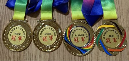 四枚金牌金光灿灿