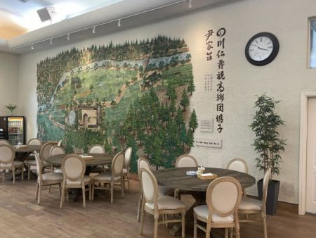 尹先生会客厅中童年居住的乡村的油画 尹先生会客厅中童年居住的乡村的油画