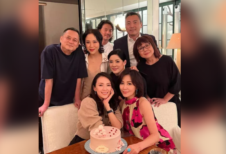 章子怡同框刘嘉玲 差了14岁竟像同龄人!