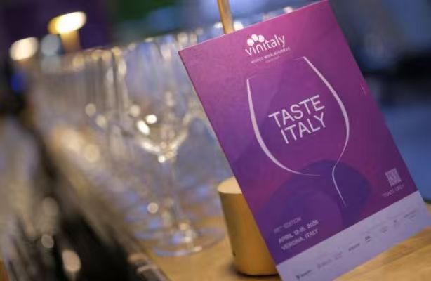 意大利在 Vinitaly 推出巨型酒瓶展馆，展示葡萄酒遗产