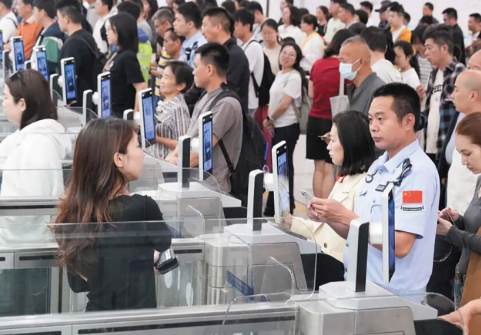 五一假期澳门各口岸通关客流381.2万人次 入境旅客约87.3万
