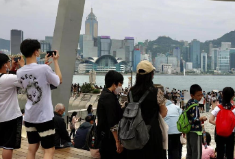 香港国庆黄金周迎来160万人次访客！酒店入住率达九成，旅游区餐饮生意增长约一成