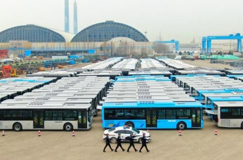 220辆国产客车从扬州港“登”船出海启程赴阿尔及利亚